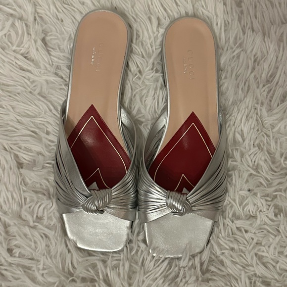 Gucci Silver Knotted Leather Flat Slides - Picture 2 of 7
